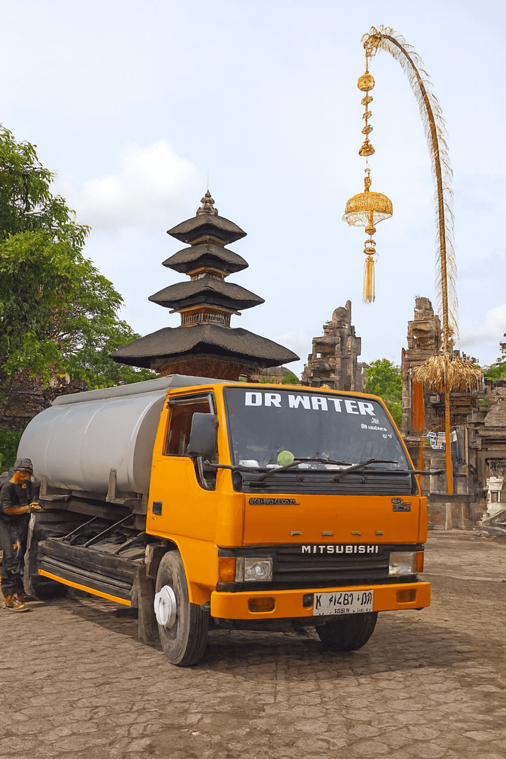 Penjor Bali: Simbol Kesucian dan Kehidupan, Relevan dengan Jasa Pengiriman Air Bersih Bali